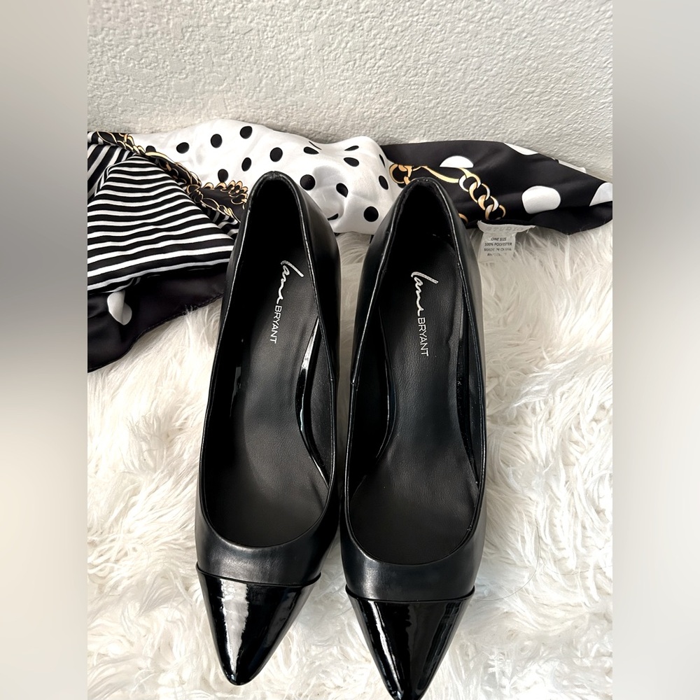 Black pumps
